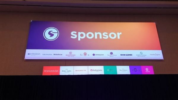 5 astuces pour booster la promotion de votre événement grâce aux panneaux sponsors